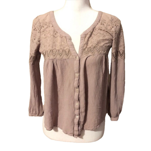 ⭐️ AEO Embroidered Blouse - Picture 1 of 5